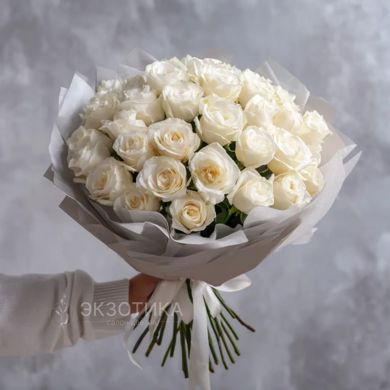 Белые розы &laquo;Туманная гладь&raquo;