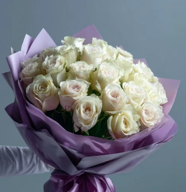 Белые розы «Нежность вечера»