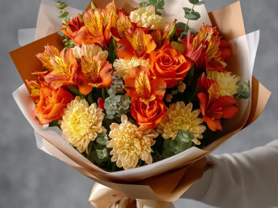 Букет с альстромериями «Тропический акцент»