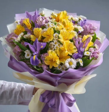 Букет с альстромериями «Солнечная вспышка»