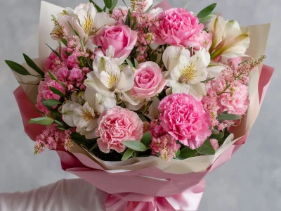 Букет с гвоздиками «Розовый каприз»