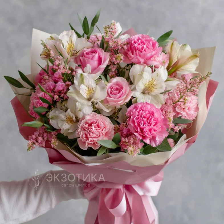 Букет с гвоздиками &laquo;Розовый каприз&raquo;