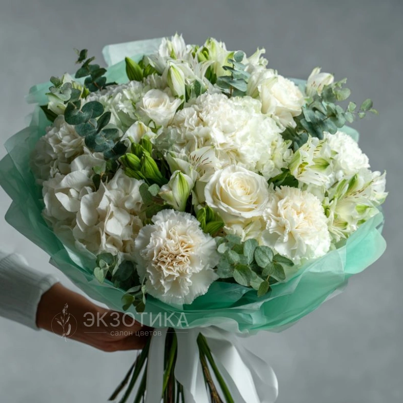 Букет с гвоздиками &laquo;Мятная прохлада&raquo;