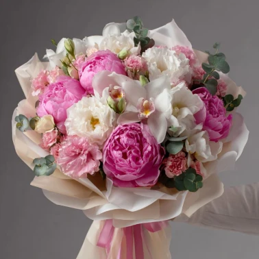 Букет с пионами «Перламутровая вуаль»