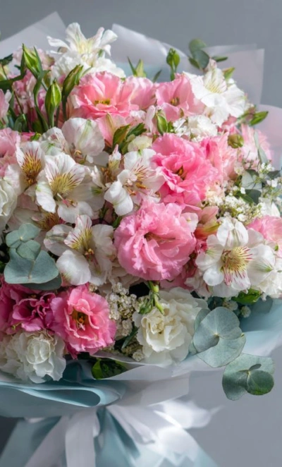 Букет с эустомами «Утренний бриз»