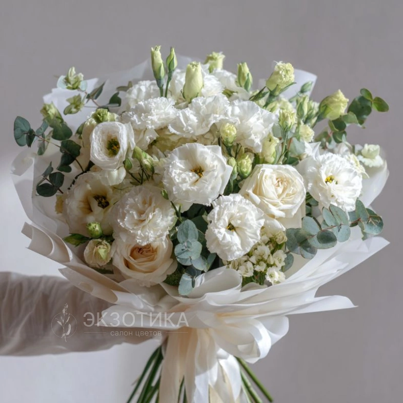 Букет с эустомами &laquo;Светлая вуаль&raquo;