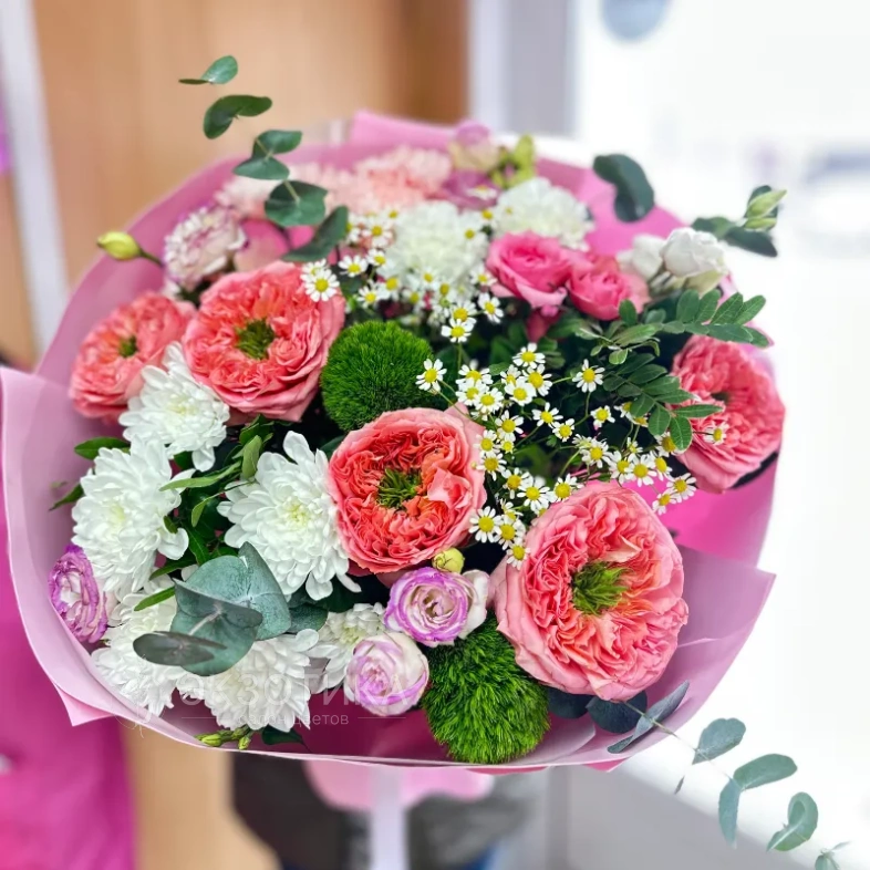 Букет с розами и эустомой &laquo;Миледи&raquo;