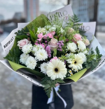 Букет из роз и Гербер «Сама Элегантность»