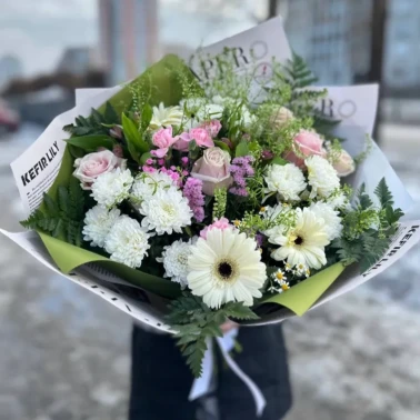 Букет из роз и Гербер «Сама Элегантность»