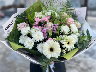 Букет из роз и Гербер «Сама Элегантность»