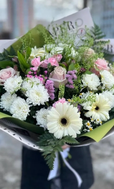 Букет из роз и Гербер «Сама Элегантность»