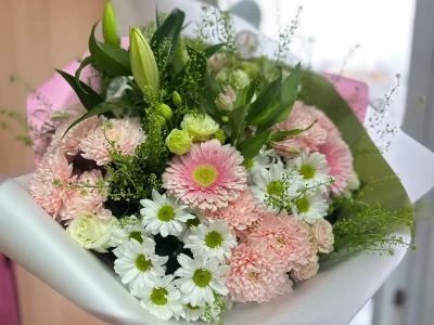 Букет из лилии и хризантем «Аромат лета»