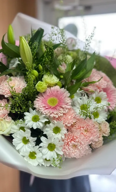 Букет из лилии и хризантем «Аромат лета»