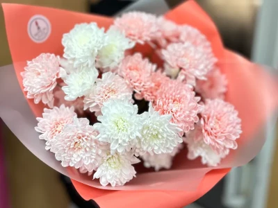 Букет из кустовых хризантем «Сочный персик»