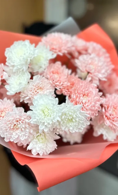 Букет из кустовых хризантем «Сочный персик»