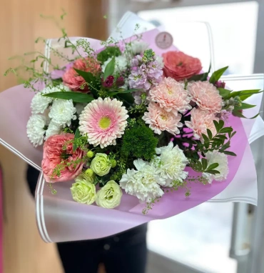 Букет из диантусов и Гербер «Цветущий сад»