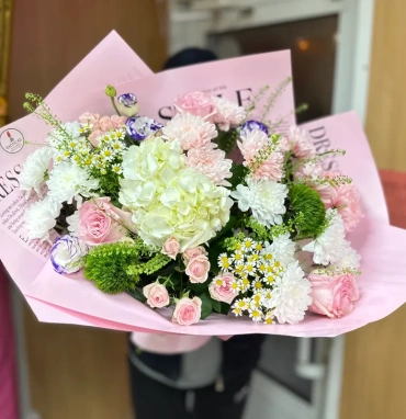 Букет из гортензии и эустомы «Нежное прикосновение»