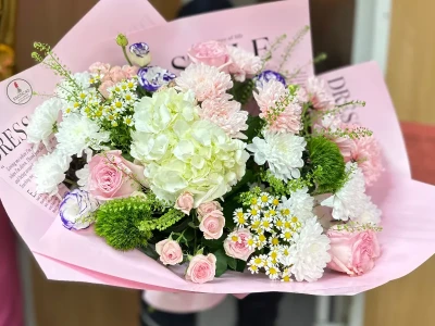 Букет из гортензии и эустомы «Нежное прикосновение»