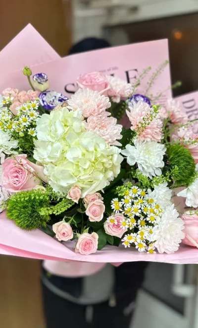 Букет из гортензии и эустомы «Нежное прикосновение»