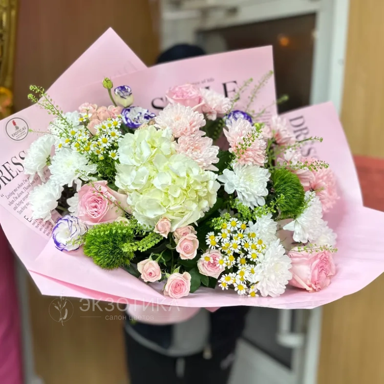 Букет из гортензии и эустомы &laquo;Нежное прикосновение&raquo;