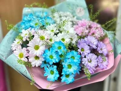 Букет за хризантем «Цветная ромашка»