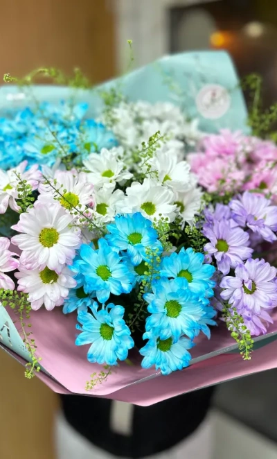 Букет за хризантем «Цветная ромашка»