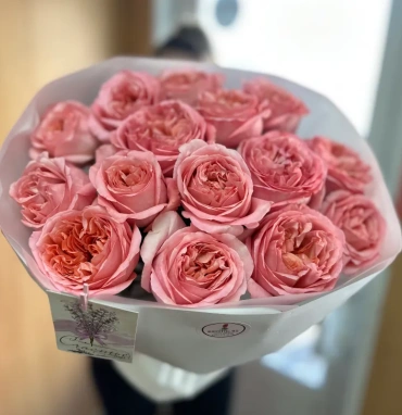 Букет из 15 пионовидных роз «Рассвет»