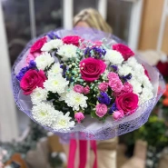 Букет из кустовых роз и хризантемы &laquo;Малиновая ягода&raquo; 0