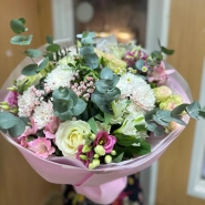 Букет из эустомы и альстромерии &laquo;Нежный бархат&raquo; 0