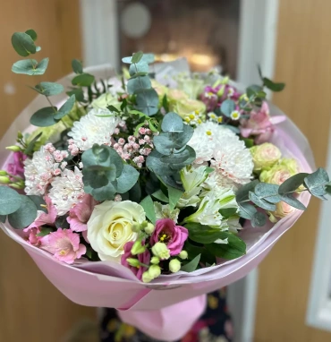 Букет из эустомы и альстромерии «Нежный бархат»