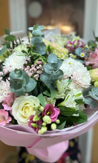 Букет из эустомы и альстромерии «Нежный бархат»