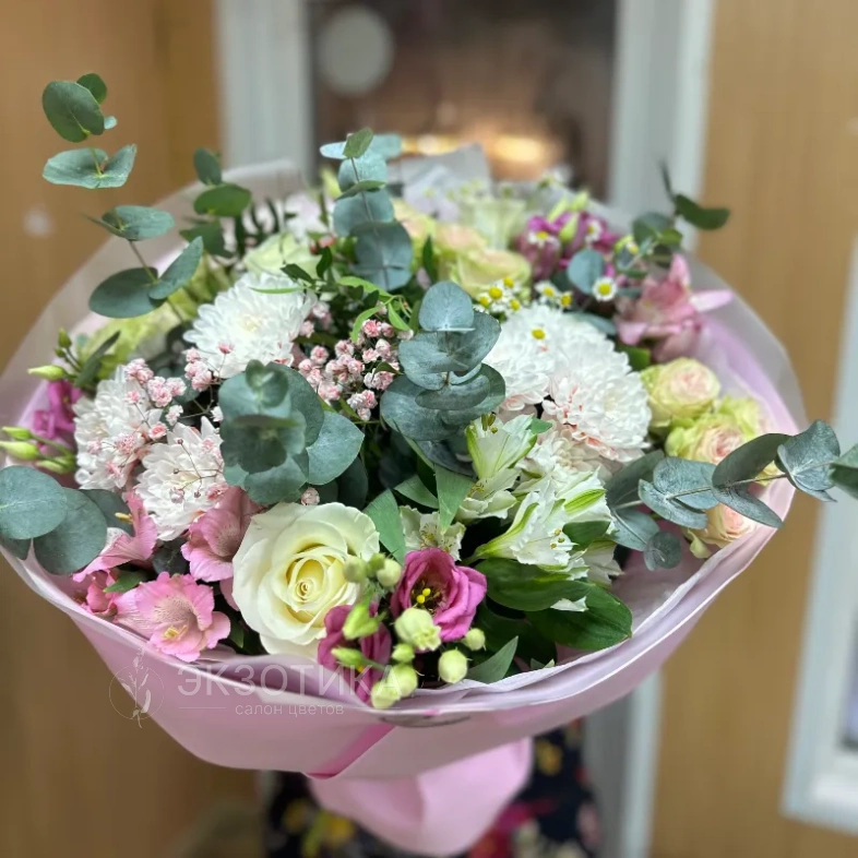 Букет из эустомы и альстромерии &laquo;Нежный бархат&raquo;