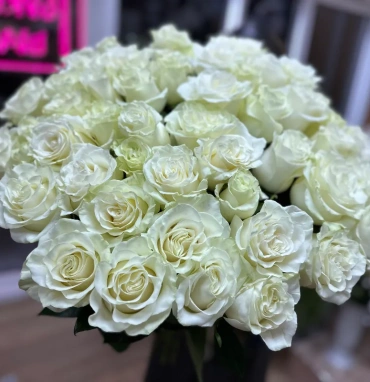 Букет из 51 белой розы «Миледи»