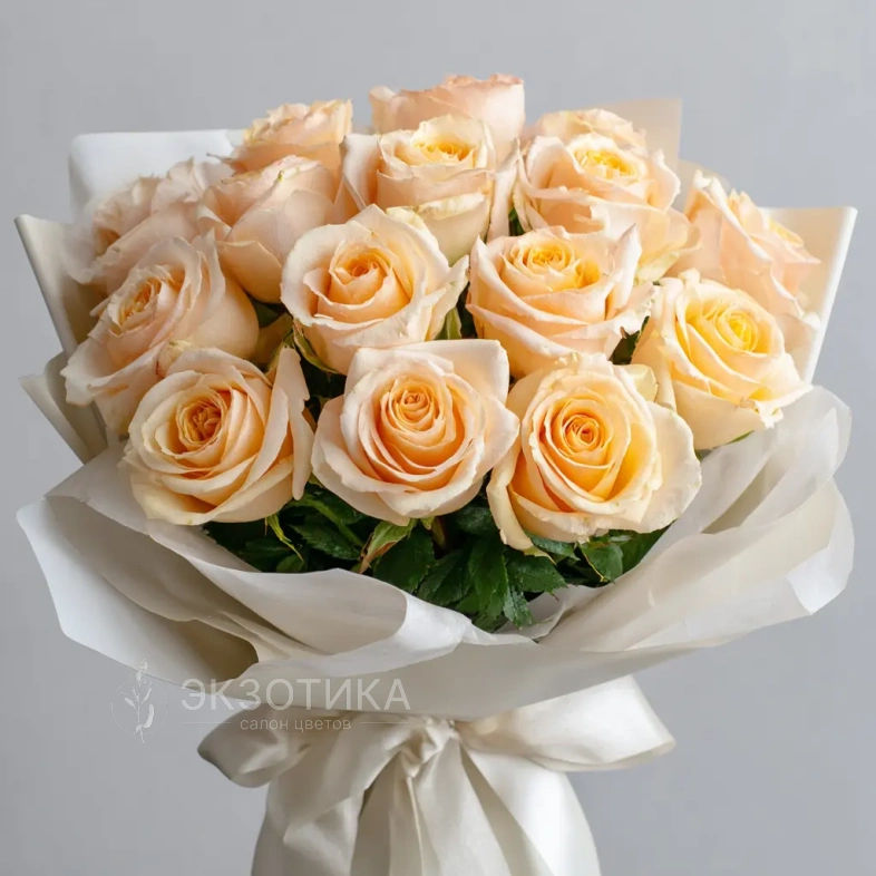 15 персиковых эквадорских роз