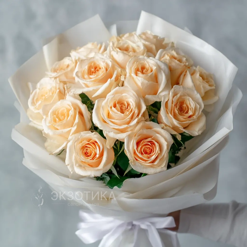 15 персиковых эквадорских роз