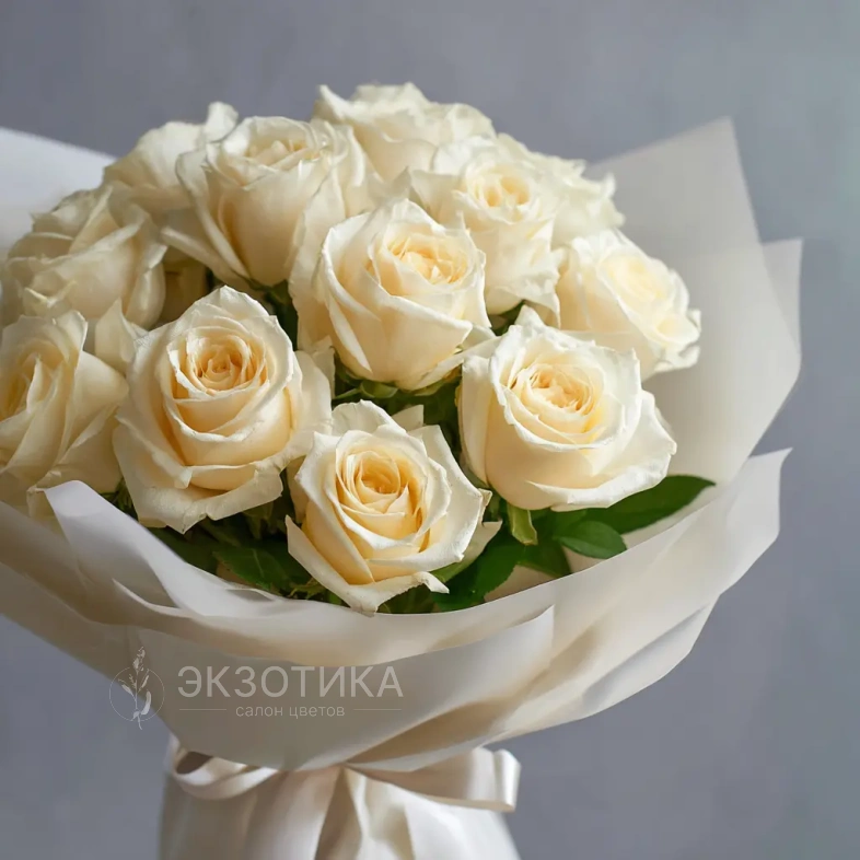 15 белых роз 40 см