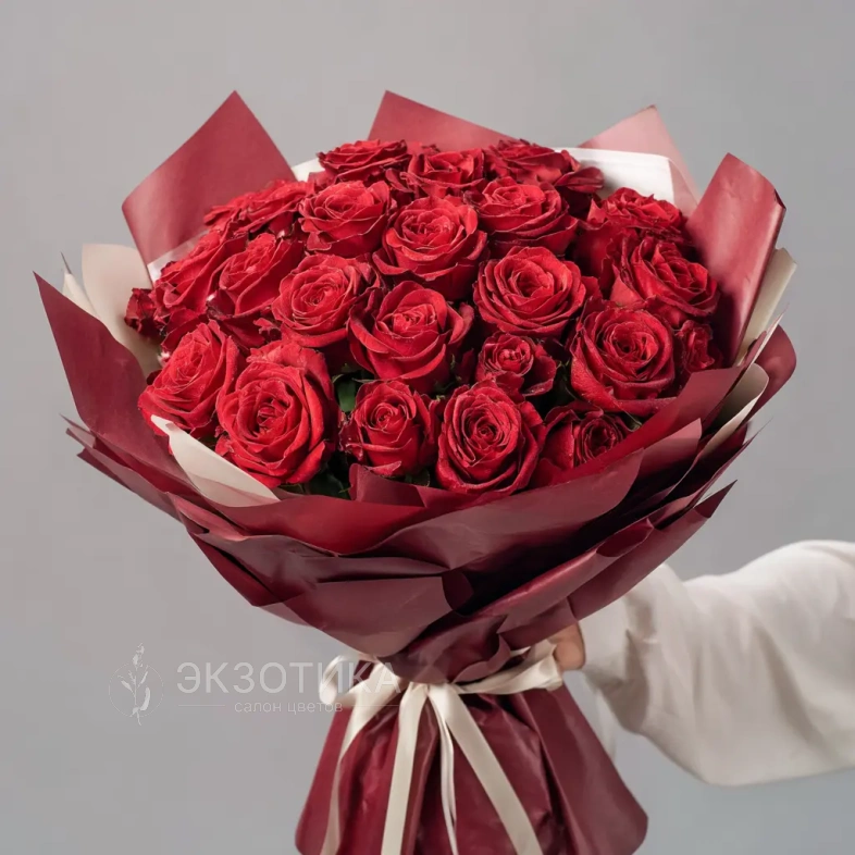 Красные розы &laquo;Искры страсти&raquo;